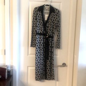 Diane Von Furstenberg bl/wh wrap dress. Size 10. Tags still on.